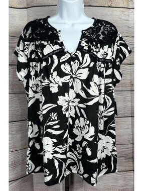 Absolutely Famous Floral Blouse XL Black V Neck Short Sleeve Lace Accent NWT